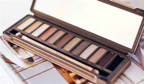 Urban Decay Naked 2 Basics Eyeshadow Palette